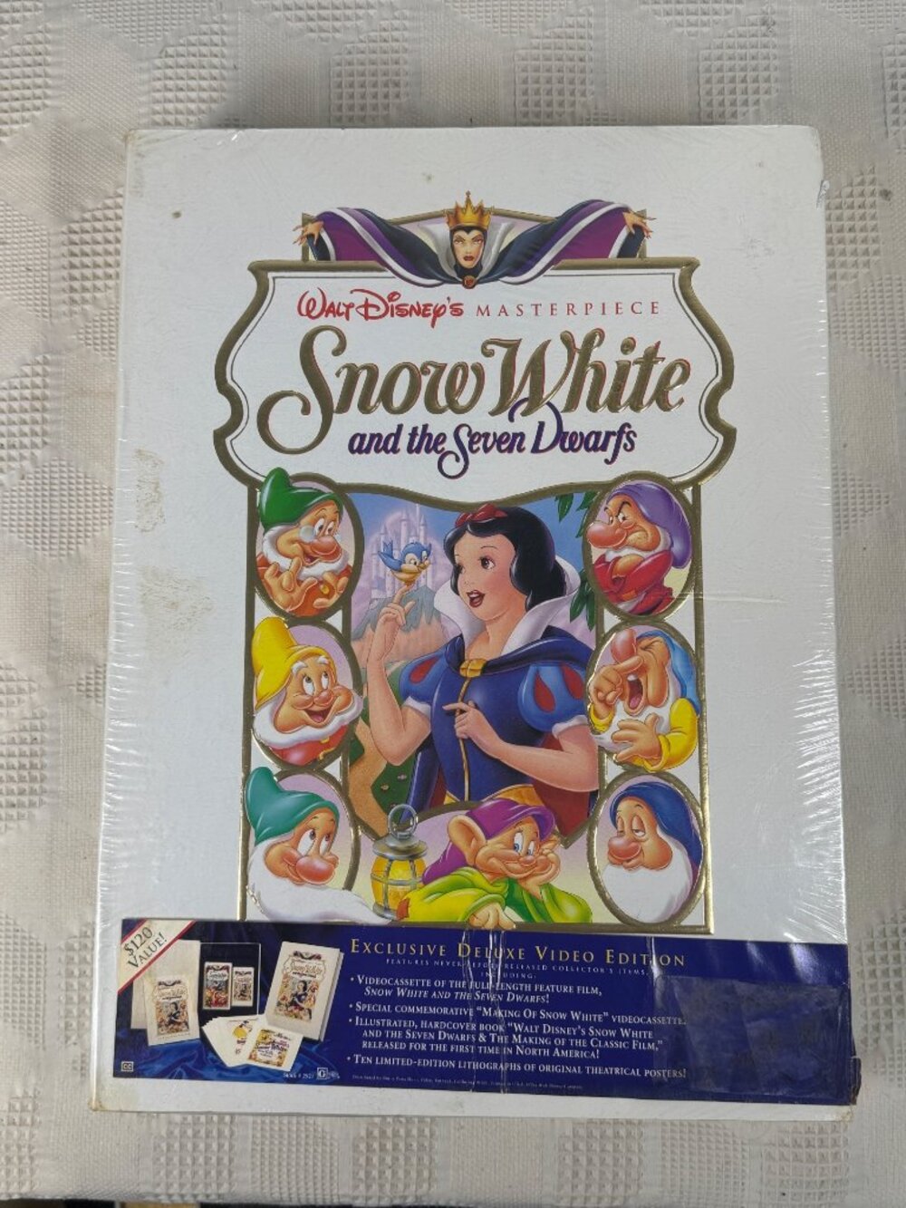 Walt Disneys Masterpiece Snow White Exclusive Deluxe Video Edition Box Set NIB